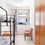 Guesthost - Cozy Flat With Terrace By The Sea *