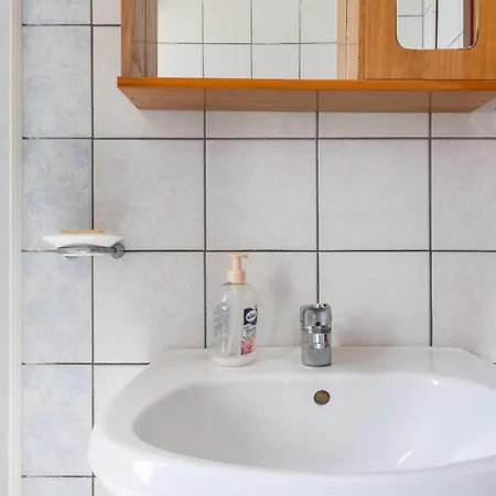 Guesthost - Cozy Flat With Terrace By The Sea Apartament