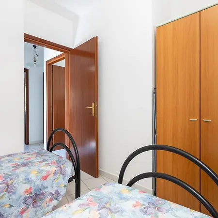 Guesthost - Cozy Flat With Terrace By The Sea Apartament *