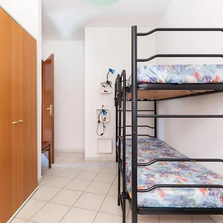 Guesthost - Cozy Flat With Terrace By The Sea Apartament