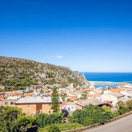 Guesthost - Cozy Flat With Terrace By The Sea